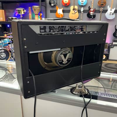Fender '68 Custom Deluxe Reverb 2-Channel 22-Watt 1x12" Guitar Combo image 3
