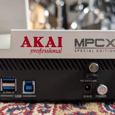 Akai MPC X Special Retro Edition DAW + Decksaver Bild 12