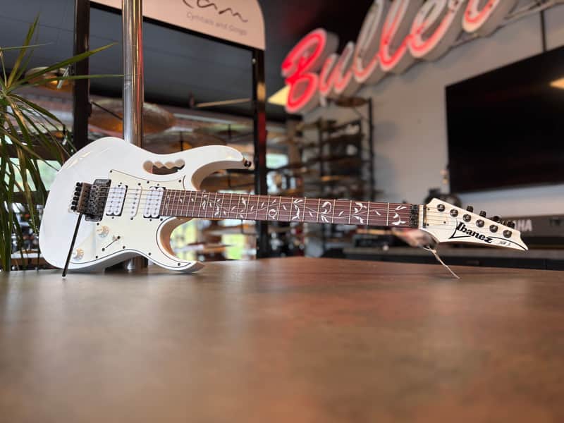 Ibanez JEMJR-WH Steve Vai Signature with Rosewood Fretboard 2015 - 2017 - White image 1
