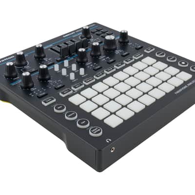 Novation Circuit Mono Station Paraphonic Synthesizer [USED] image 2