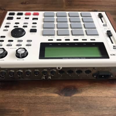 Akai MPC1000 Custom White / Woodgrain, with hard drive image 3