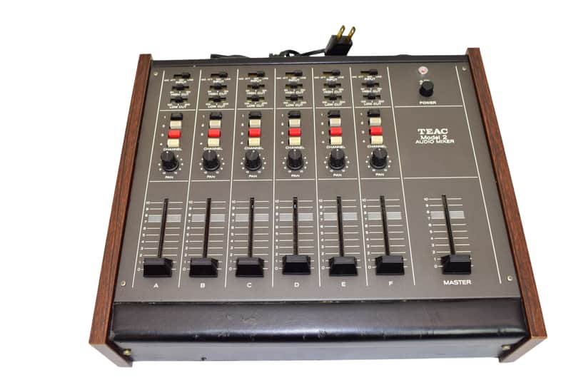 Vintage TEAC Model 2 Audio Mixer imagen 1