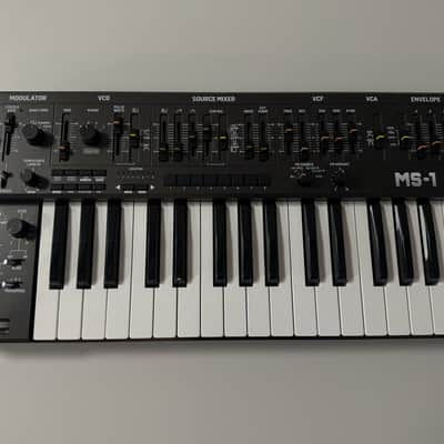 Behringer MS-1 Analog Synthesizer Keyboard