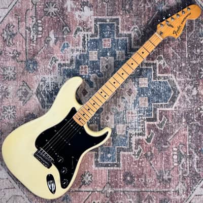 1980 Fender Stratocaster Vintage White / Black Pickguard & Pickups W/ Original Hardshell Case! image 3