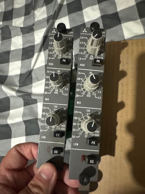 PAIR Quad Eight / Mitsubishi RARE VINTAGE CONSOLE EQS 83044 80s image 1