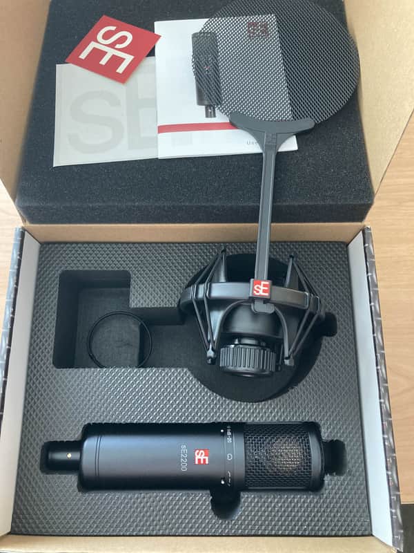sE Electronics sE2200 Large Diaphragm Cardioid Condenser Microphone w/ Isolation Pack image 1