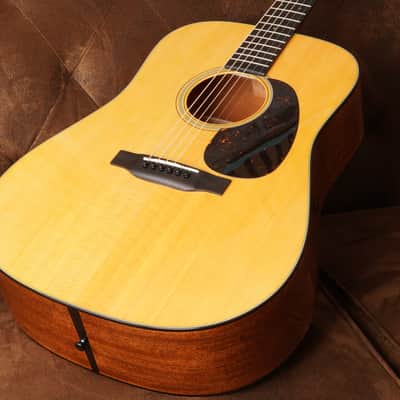 Martin D-18 image 12
