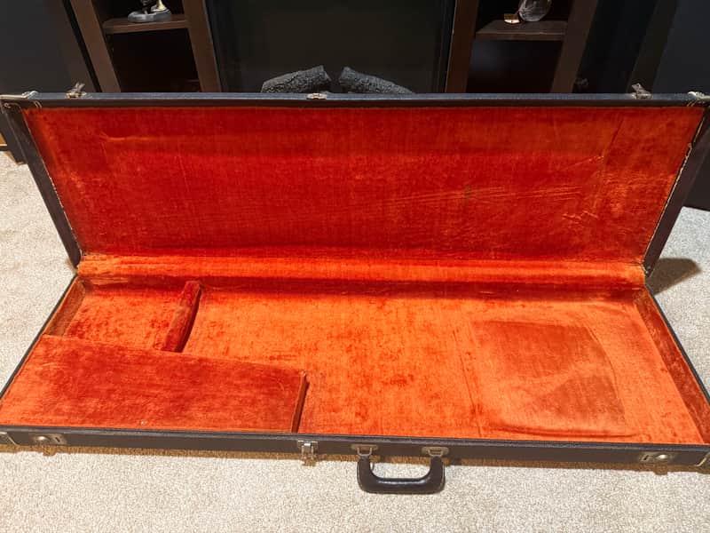 VINTAGE FENDER BASS 1965 to 1970 NO TAIL LOGO BLACK TOLEX CASE CLEAN! image 1