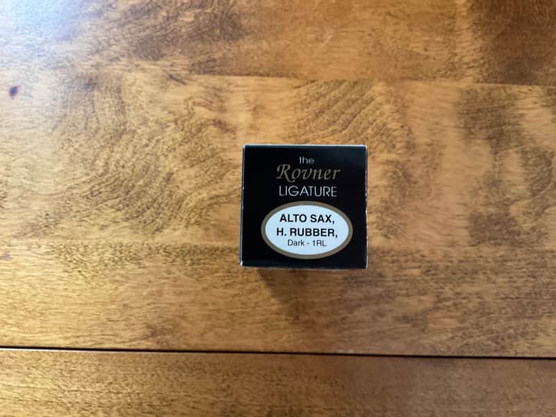 ROVNER Alto/Tenor Sax Ligature with Cap 1RL / Dark Undetermined  - Black image 1