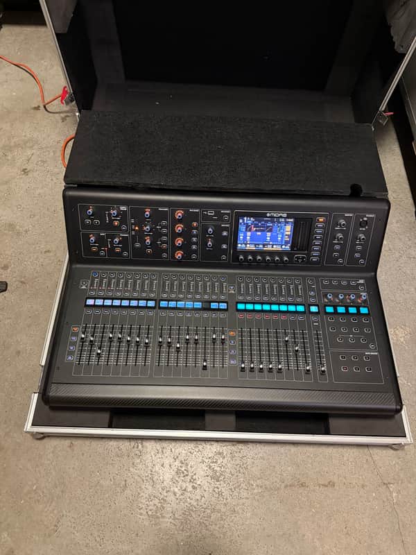 Midas M32 LIVE 40-Channel Digital Console 2014 - Present - Black image 1
