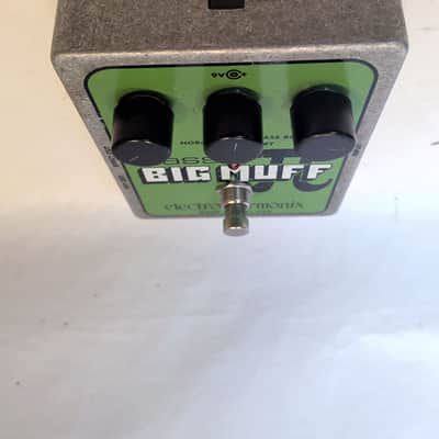 Electro-Harmonix Bass Big Muff Pi Distortion / Sustainer 2008 - Present - Green image 3