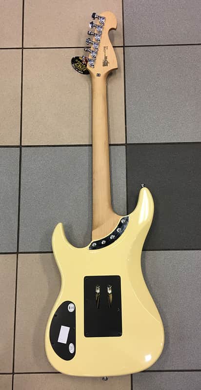 Washburn N61 Nuno Bettencourt Dramagods guitar with gigbag. Brand