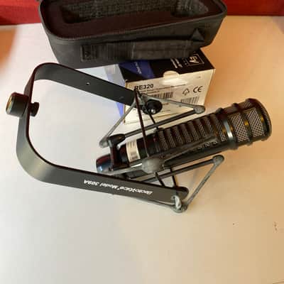 Electro-Voice RE320 with shock mount image 9