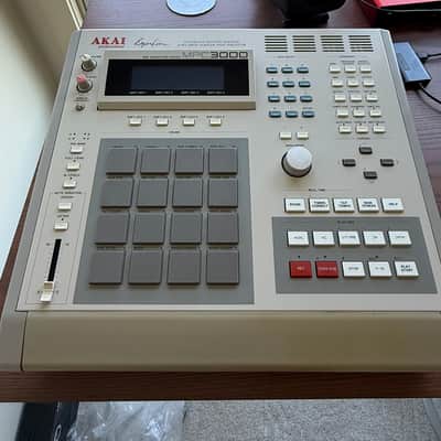 Akai MPC3000 MIDI Production Center 1993 - 2001 - Grey