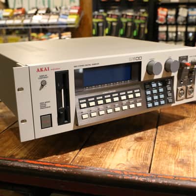 Akai S1100 MIDI Stereo Digital Sampler 1990 - White image 3