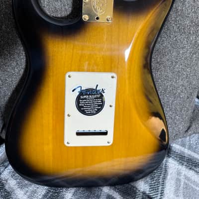 Fender 50th Anniversary American Deluxe Stratocaster 2004 - Sunburst image 7