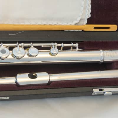 Yamaha YFL-684H (YFL-687H) Professional Flute All Silver, Open-hole Inline-G *Made in Japan *Cleaned & Serviced image 2