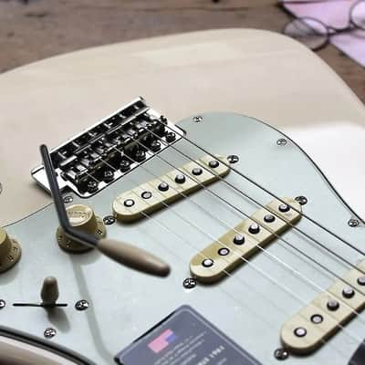 FENDER American Vintage II '61 Stratocaster, Olympic White, HARDCASE, PAPERS, 3, 78 KG imagen 2