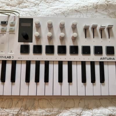 Arturia MiniLab MKIII 25-Key MIDI Controller 2022 - Present - White image 2