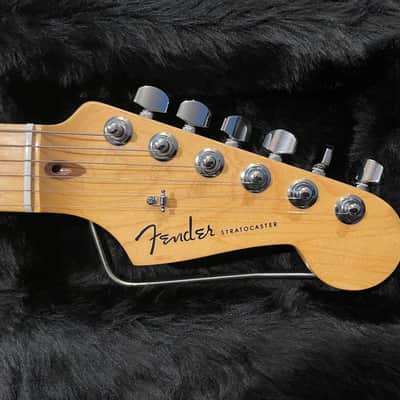2015 Fender American Deluxe Stratocaster with Maple Fretboard - 3-Color Sunburst image 4