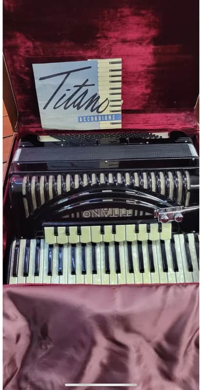 Elec Titano Virtuoso 120-4 Bass Switch 41 key 11 Tteble switch accordion image 1