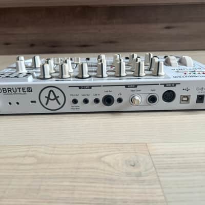 Arturia MicroBrute 25-Key Synthesizer image 3