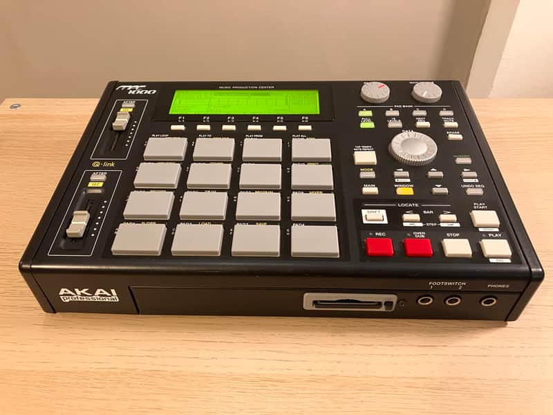 Akai MPC 1000 2000s - Black image 1