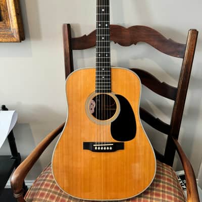Martin D-28 1972 - Natural image 1