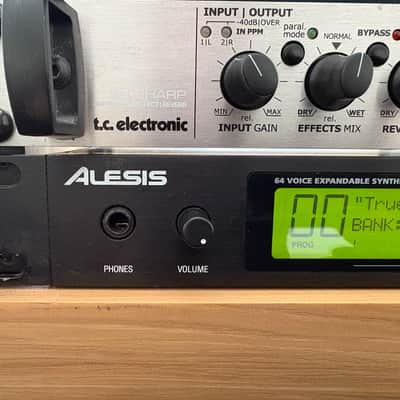 Alesis QSR ROMpler - 64 Voices image 2