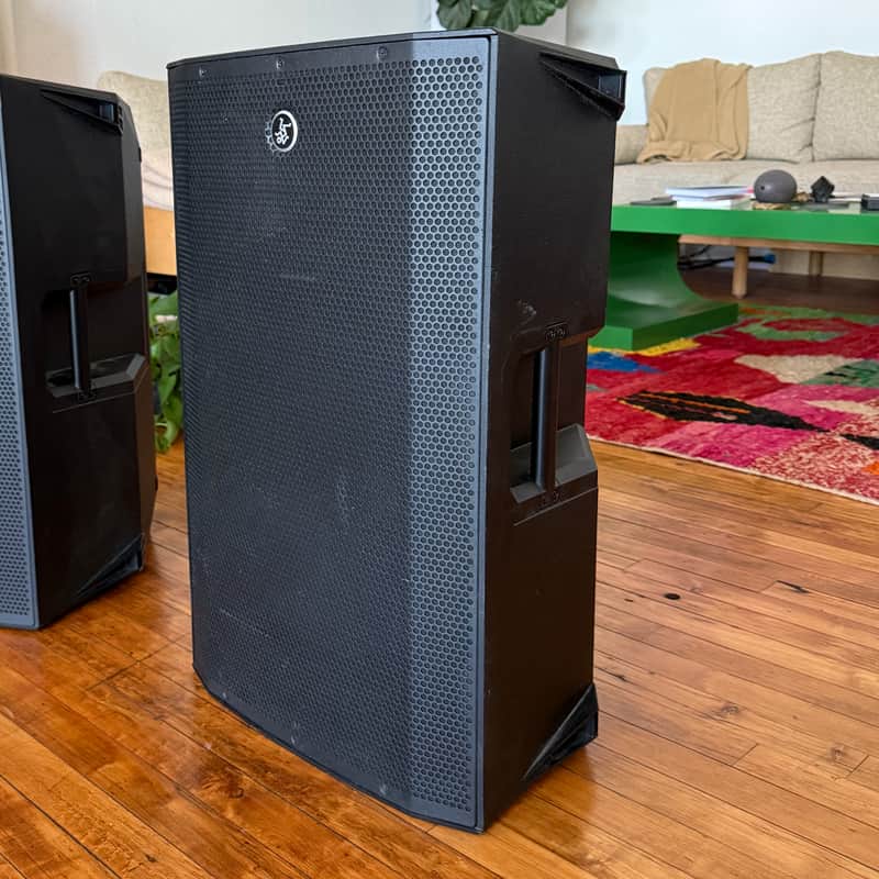Mackie Thump15A 15" 1300-Watt Powered Loudspeaker 2019 - Present - Black image 1