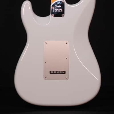 Fender American Ultra II Stratocaster, Maple FB, Avalanche image 3