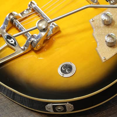 MINTY! 2014 Duesenberg Carl Carlton Signature Semi-Hollow Electric Guitar 2-Tone Sunburst + OHSC image 6