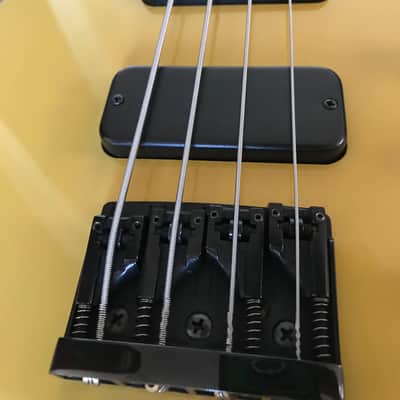 Gibson Les Paul Bass tv yellow image 11