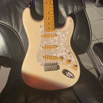 Fender Jimmie Vaughan Tex-Mex Signature Stratocaster 1996 - Present - Olympic White image 1