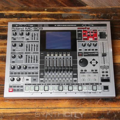 Roland MC-909 Groovebox 2010s - Silver