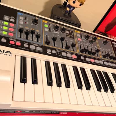 Roland SH-01 GAIA 37-Key Synth w/ Odyssey flight case