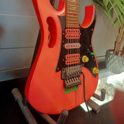 Ibanez JEM777-SK Steve Vai Signature with Edge Tremolo 1987 - 1989 - Shocking Pink image 18