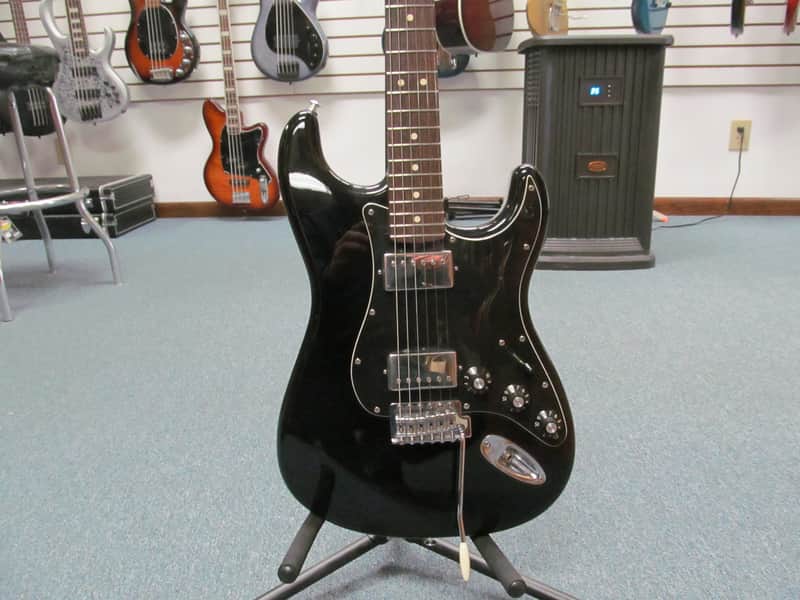 Fender 2010 Blacktop Stratocaster HH - Black w/ Gig Bag