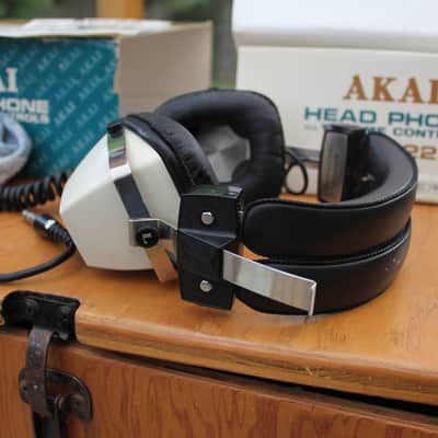 Vintage deadstock AKAI ASE-22 Headphones with volume control image 3
