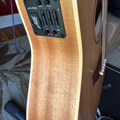 Maton EM 225c w/AP5 pro 2011 - Satin image 3