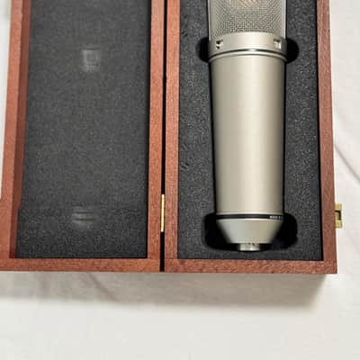 Neumann U 87 Ai Complete Vocal Recording Package + Shock Mount, Case, Pop Filter, Cables – Excellent image 2