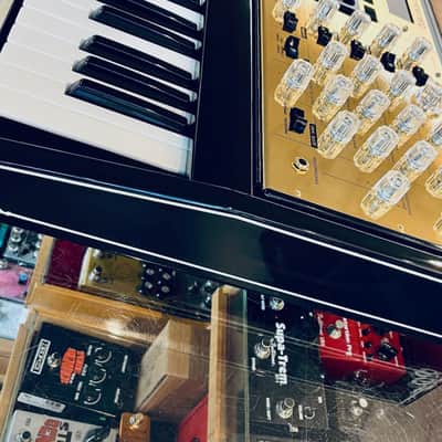 Moog Minimoog Voyager 10th Anniversary (#7) Gold Edition 44-Key Monophonic Synthesizer 2012 - Black / Gold image 2