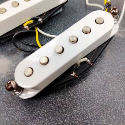 Unbranded Strat-Style SSS Ceramic Single-Coil Pickup Set – White Covers image 10