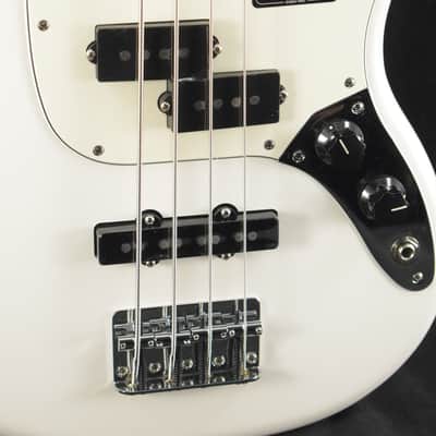 Fender Player II Mustang Bass PJ Polar White Maple Fingerboard image 3