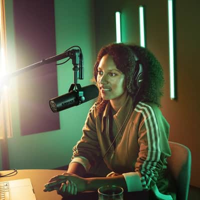 Shure SM7DB Dynamic Vocal Microphone With Built-in Preamp image 4