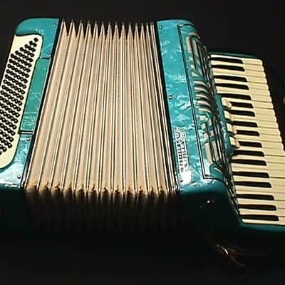 Vintage Italian Made United Artists 120 Bass Accordion with 5 Stops in Original Case & Ready to Play image 5