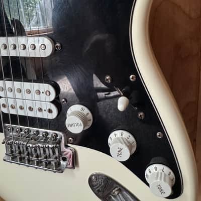 Fender Standard Fat Stratocaster 2004 - Arctic White image 8