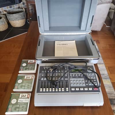 Roland VS-1824CD 24-Bit Digital Studio Workstation w/ VS8F-2