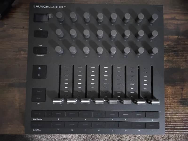 Novation Launch Control XL 3 2026 - Black image 1