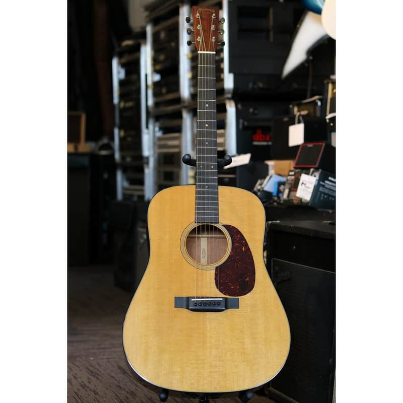 Martin D18